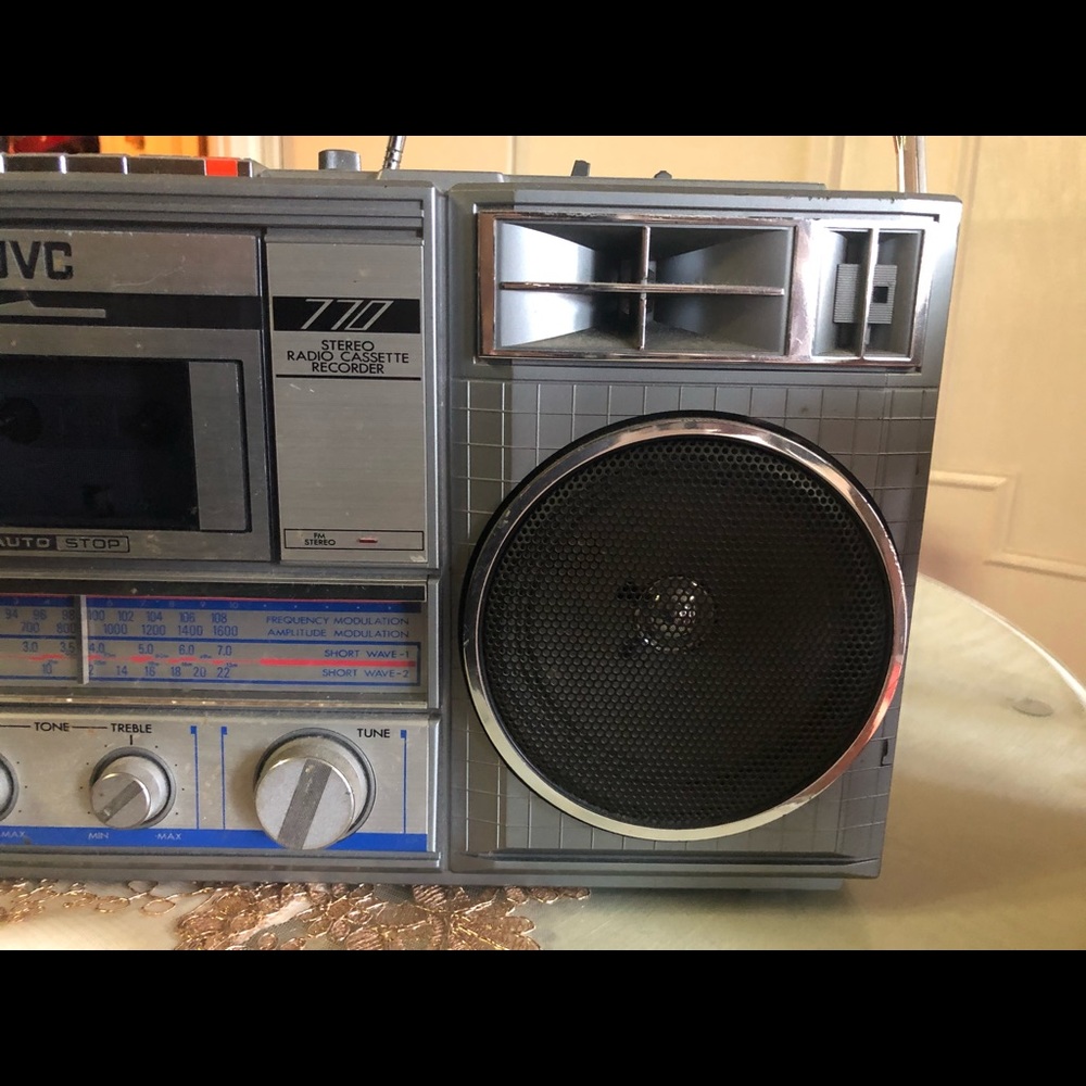 Radio - Picture 4 of 4